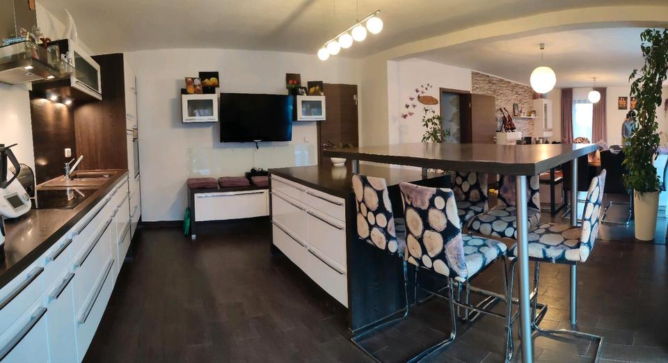 Modernes Wohnen mit Stil & Komfort: Stadtvilla mit Sauna & Garten 7.5 zimmer