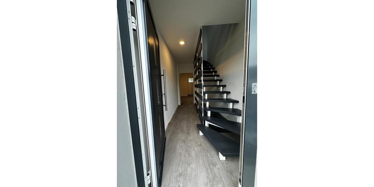 Reihenhaus Völklingen - 6 Zimmer, 160 m&sup2;, 1.300&euro; | Angebot:25439583