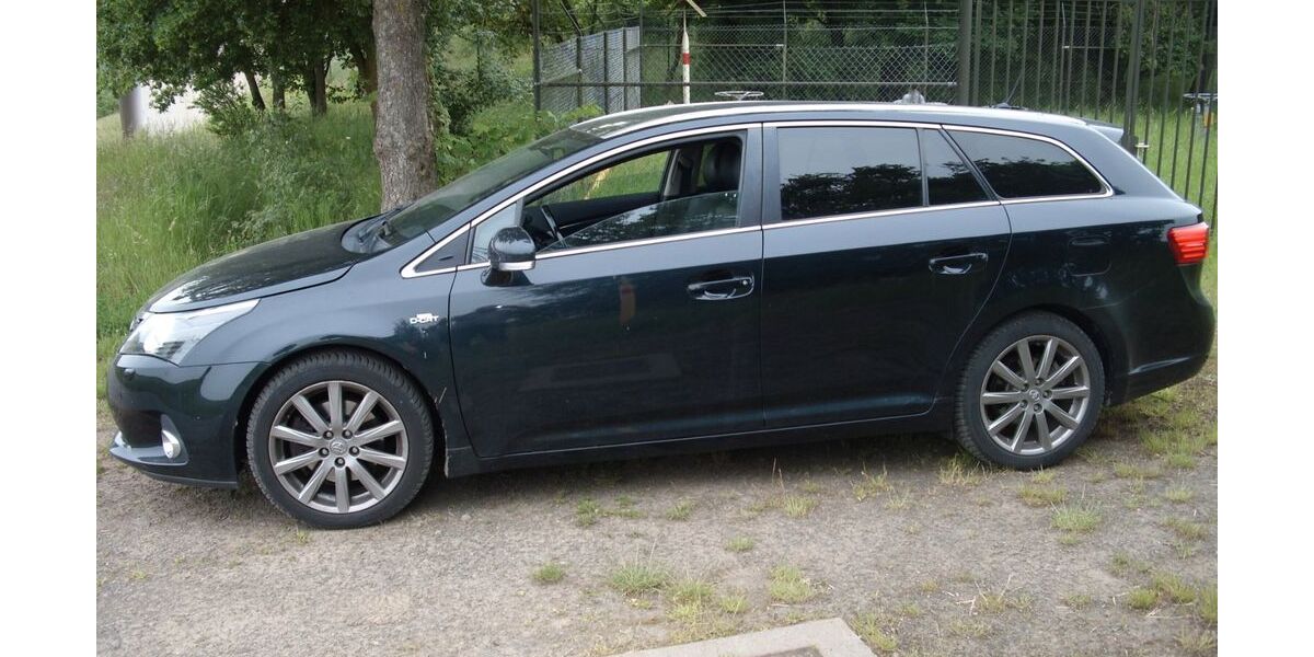 Toyota Avensis 167.000 km 9.500 &euro; Lahntal 35094