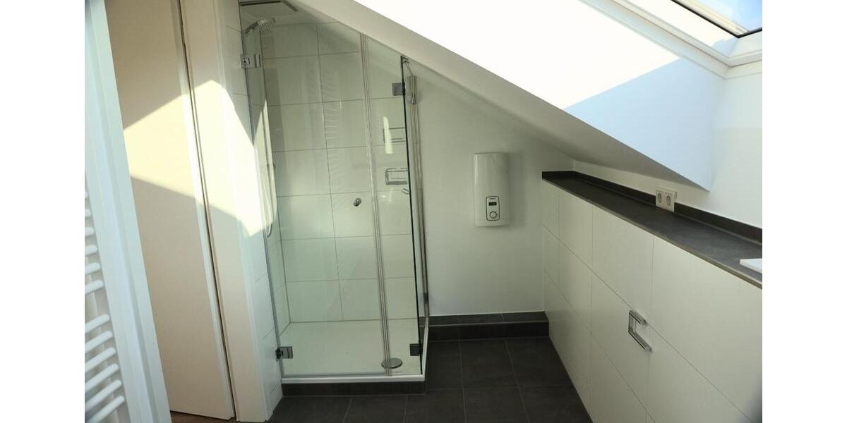 Dachgeschoßwohnung Neuss Augustinusviertel - 3 Zimmer, 71 m&sup2;, 990&euro; | Angebot:24811495