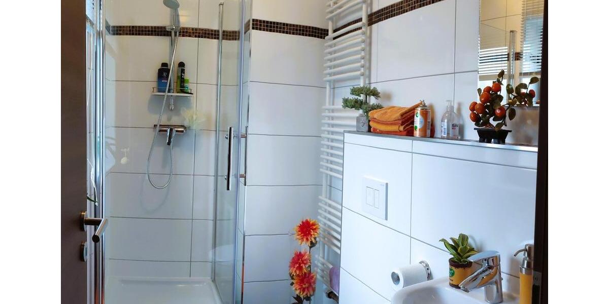 Modernes Wohnen mit Stil & Komfort: Stadtvilla mit Sauna & Garten 7.5 zimmer