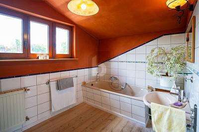 CHARAKTERHAUS MIT SEPARATEM KUTSCHERHAUS - Einfamilienhaus Wankendorf | Angebot:26176362