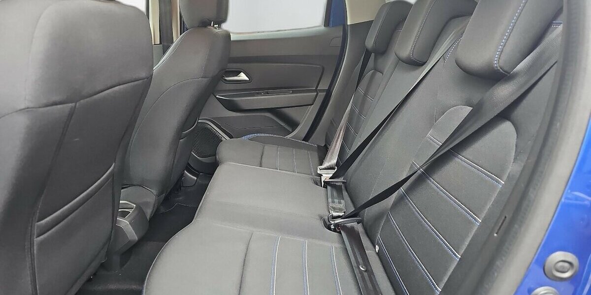 Dacia Duster II Celebration 4WD Rate 180,- 34.400 km 17.990 &euro; Schwalbach/Taunus 65824