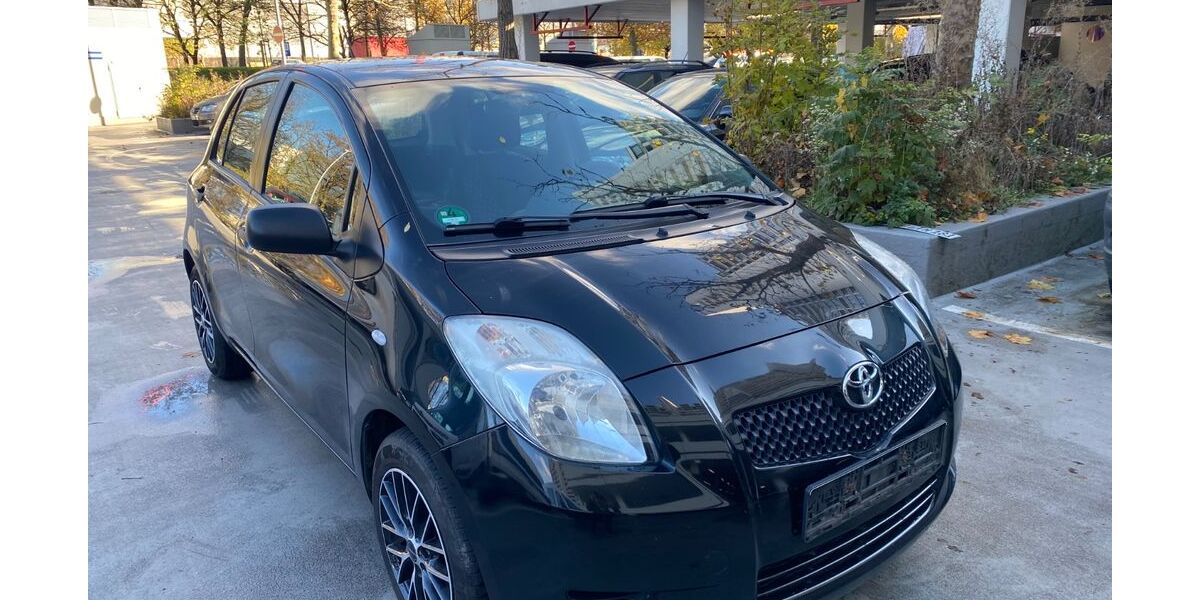 Toyota Yaris 255.000 km 2.200 € München 80809