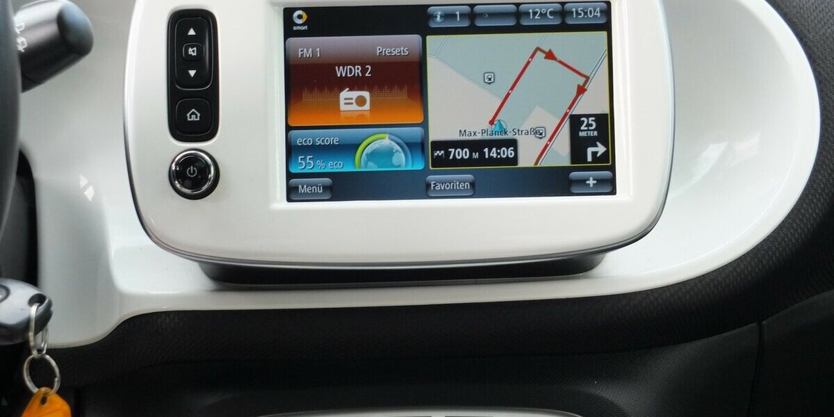 Smart ForTwo WM26:PASSION NAVI PANORAMA KLIMAAUTOMATIK S 96.799 km 7.908 &euro; Köln 50858