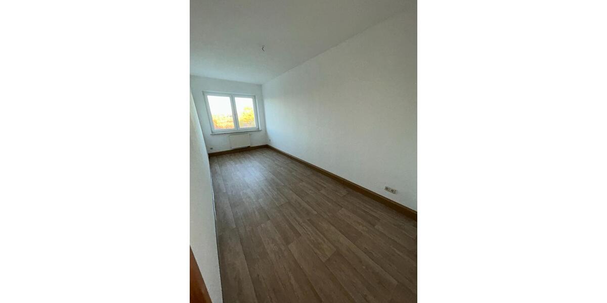 Wunderschöne 3-RW mit Einbauküche 3 zimmer