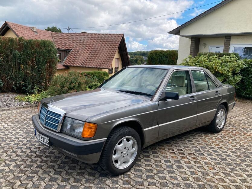 Mercedes-Benz 190 214.941 km 5.400 € Wassenach 56653
