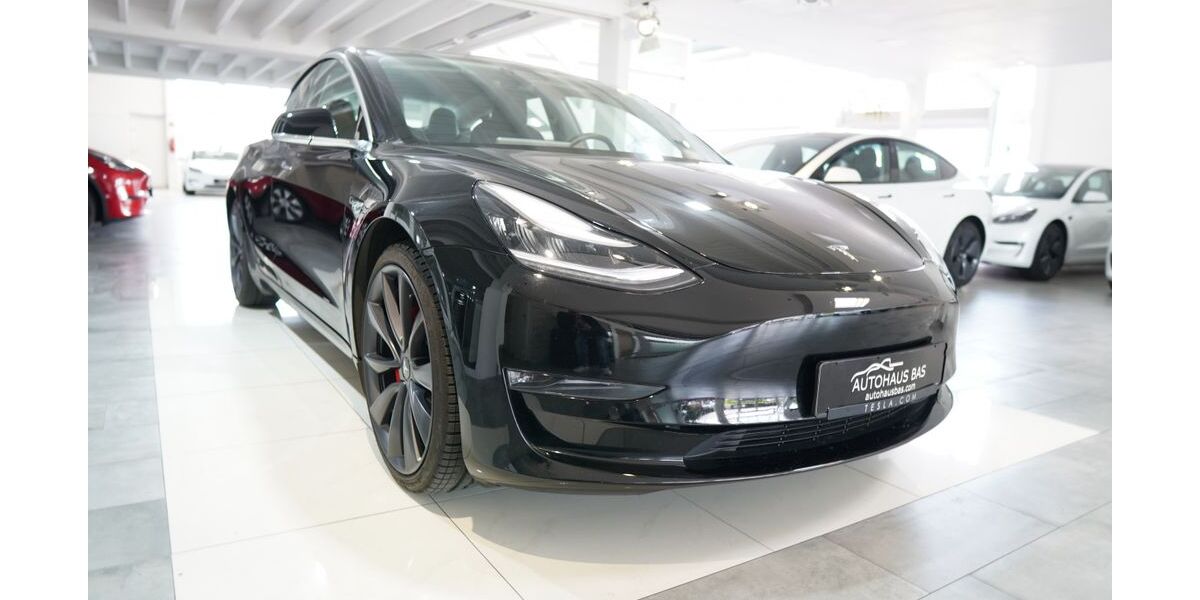 Tesla Model 3 102.987 km 22.750 € Kaarst 41564