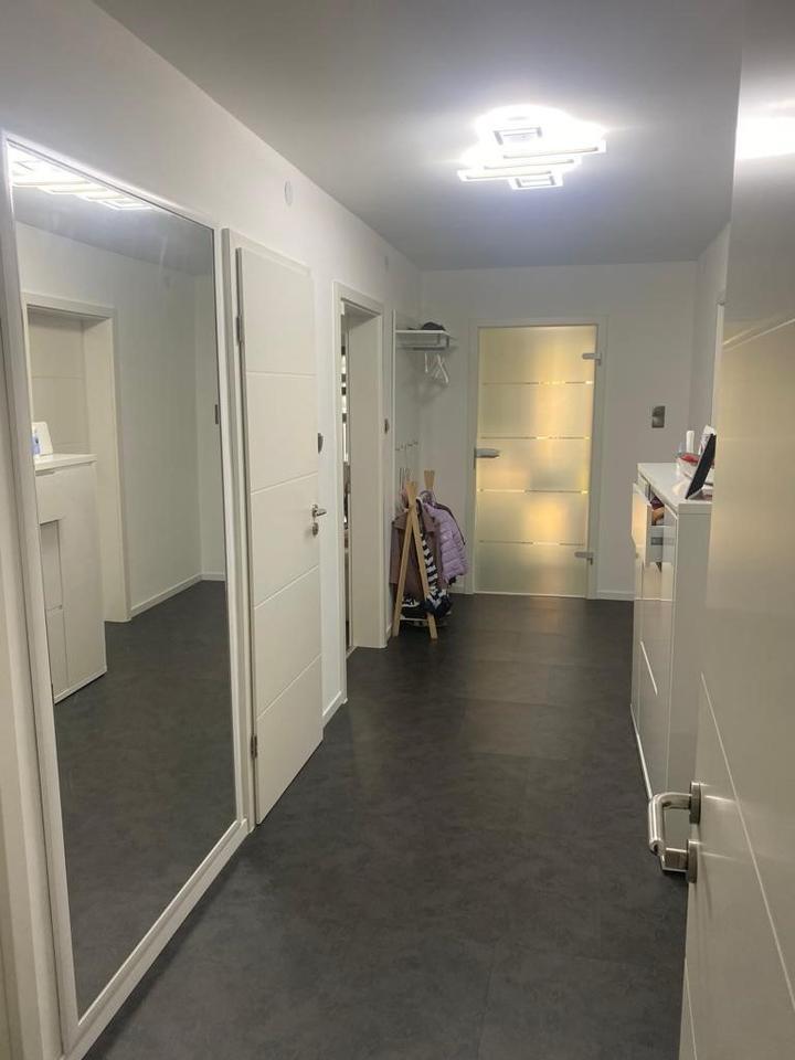 Einfamilienhaus mit zwei EinliegerWohnungen zu Verkaufen