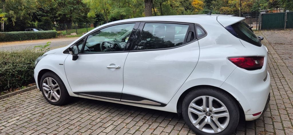 Renault Clio 99.000 km 7.890 € Dortmund 44145