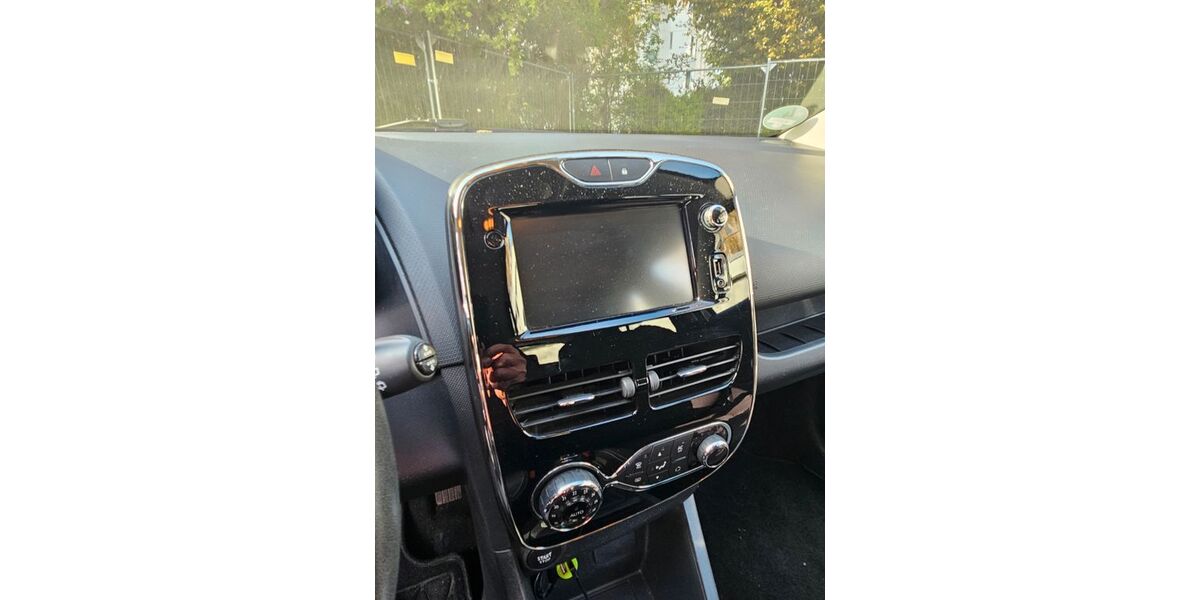 Renault Clio 90.080 km 5.100 &euro; München 81475