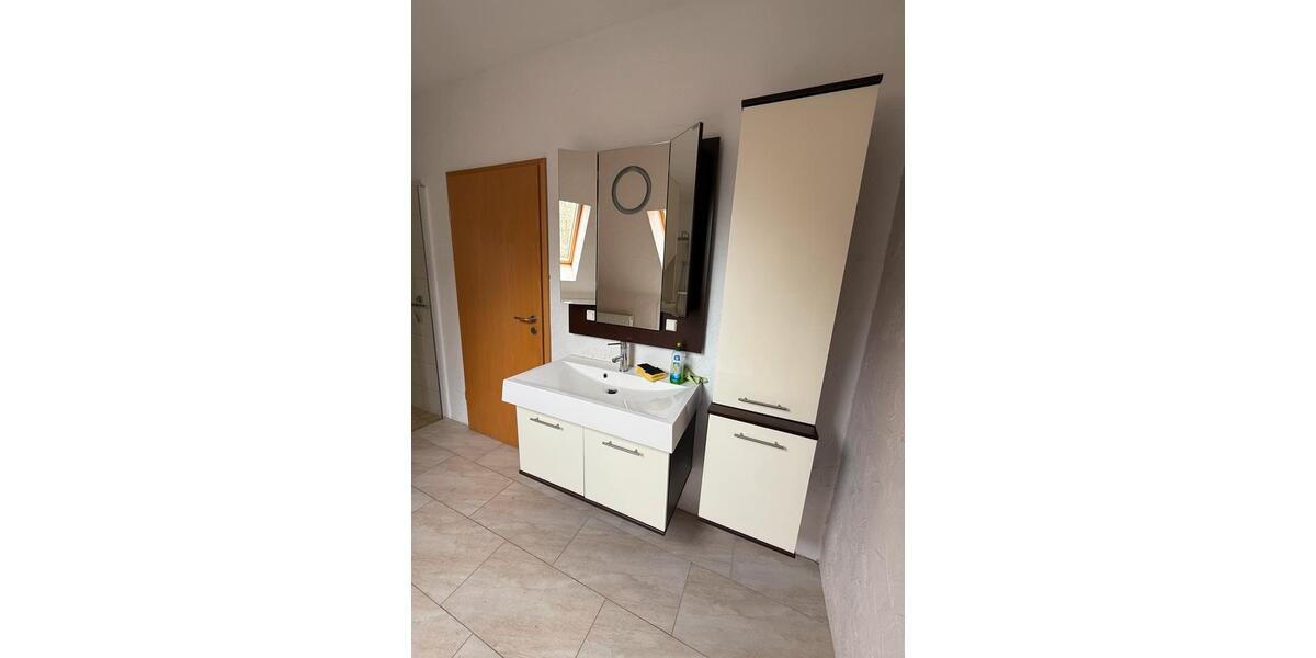 Dachgeschoßwohnung Drei Gleichen - 4 Zimmer, 111 m&sup2;, 1.000&euro; | Angebot:26006872