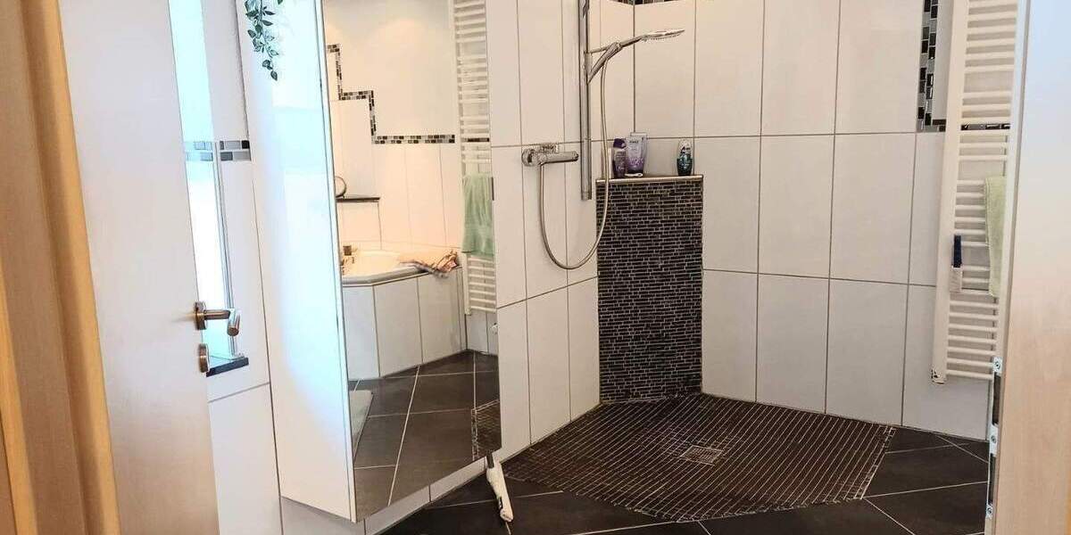 Einfamilienhaus mit Balkon, Terrasse, Garten und Garage, kernsaniert + renoviert (bei Ausbau DG + ca.40 m² Wfl) in Rodalben - Waldrandlage 4 zimmer