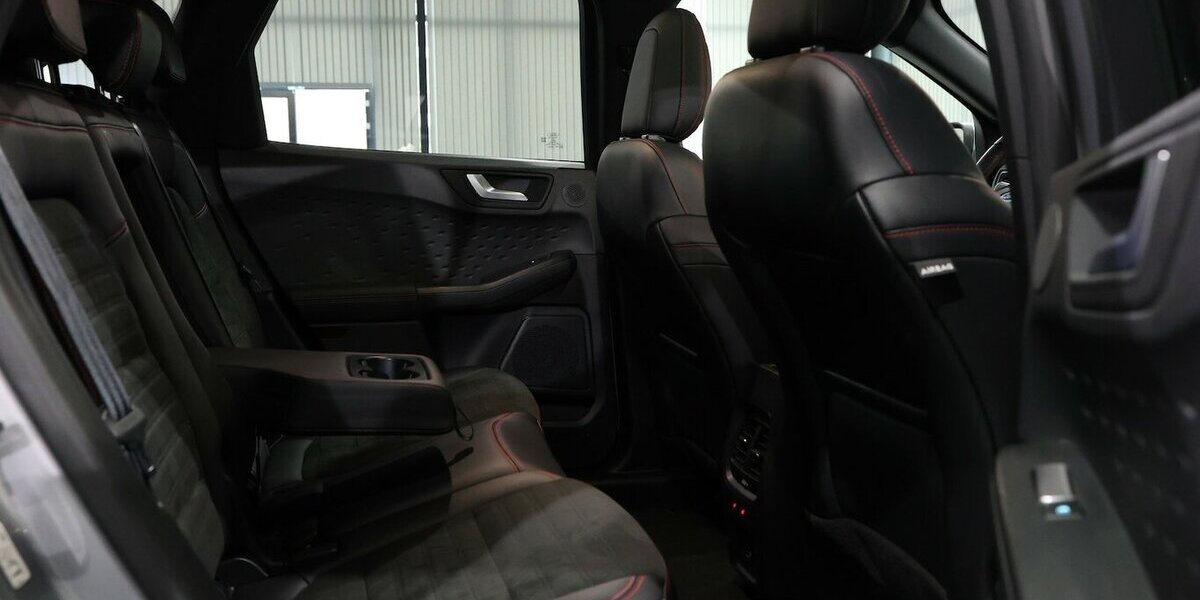Ford Kuga 2.5 P-HEV ST-LINE-X STYLING SPORT PANORAMA 73.000 km 22.444 &euro; Hamm 59077