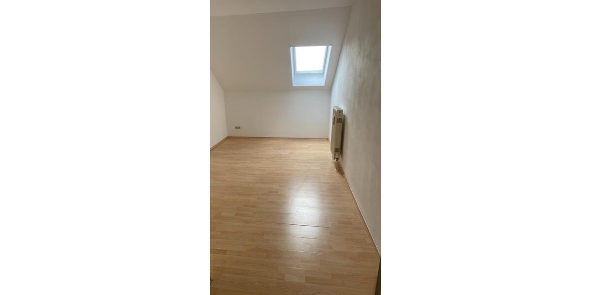 Dachgeschoßwohnung Rotthalmünster - 3 Zimmer, 72 m&sup2;, 900&euro; | Angebot:26680217