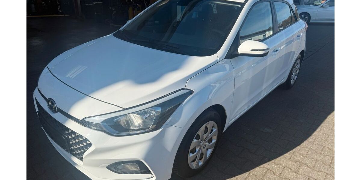 Hyundai i20 87.352 km 8.990 &euro; Mörschbach 55494