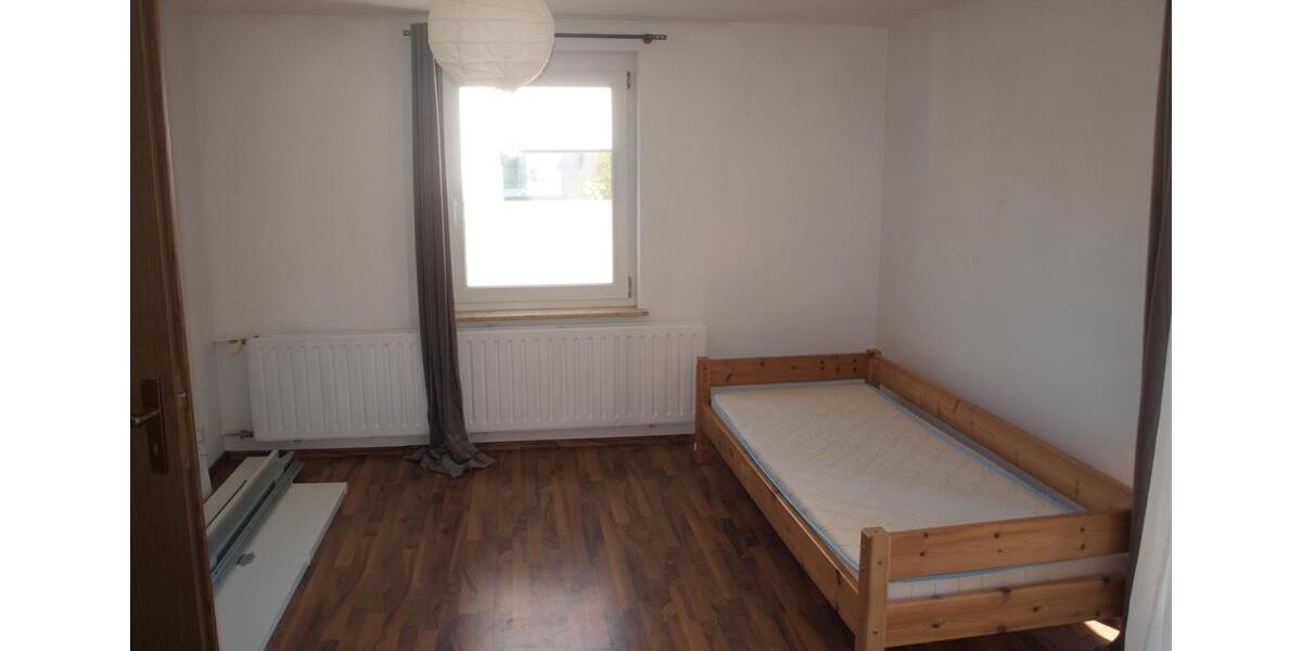 Erdgeschoßwohnung Tuttlingen - 1 Zimmer, 90 m&sup2;, 750&euro; | Angebot:26662149