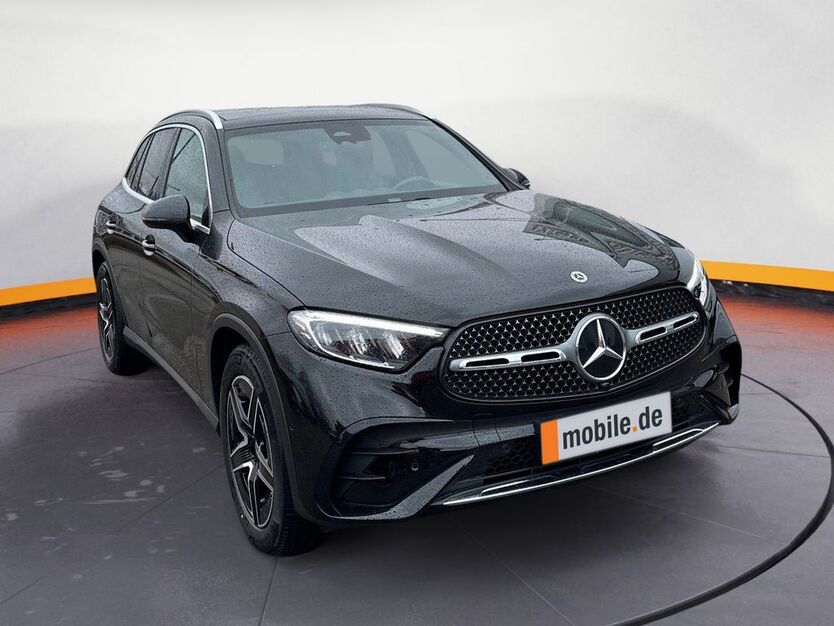 Mercedes-Benz GLC 200 GLC -Klasse AMG-Line, Pano., 43.850 km 51.950 € 0Null
