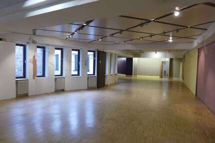 Einzelhandel in Karlsruhe 2.600 € 330 m²