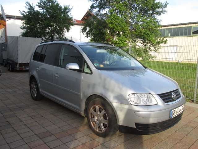 VW Touran 219.000 km 2.450 &euro; Kuchen 73329