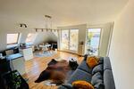 Moderne Dachgeschosswohnung mit Balkon und Küche 2 zimmer