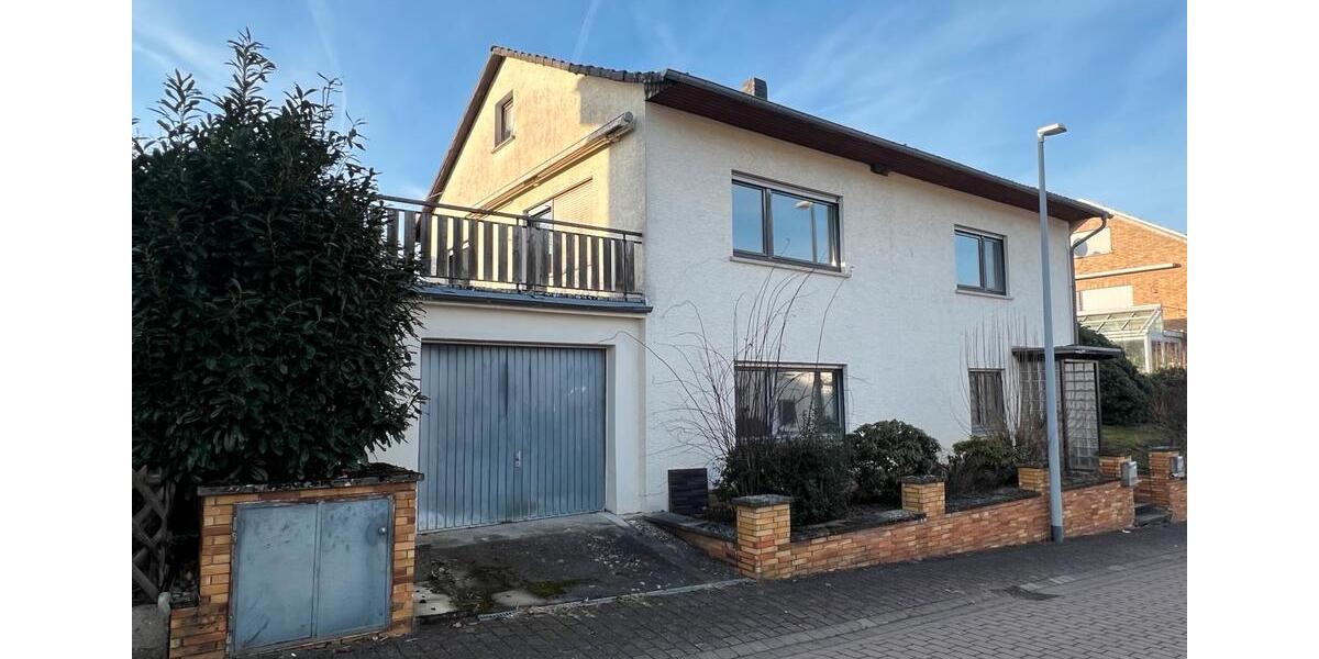 Freistehendes Einfamilienhaus mit Einliegerwohnung & Garten 7 zimmer