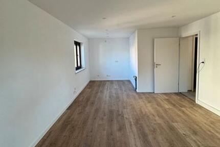 Modernes Einfamilienhaus mit eiegenem Garten