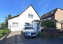 Attraktives, freistehendes Haus mit schönem Garten in Köln-Godorf