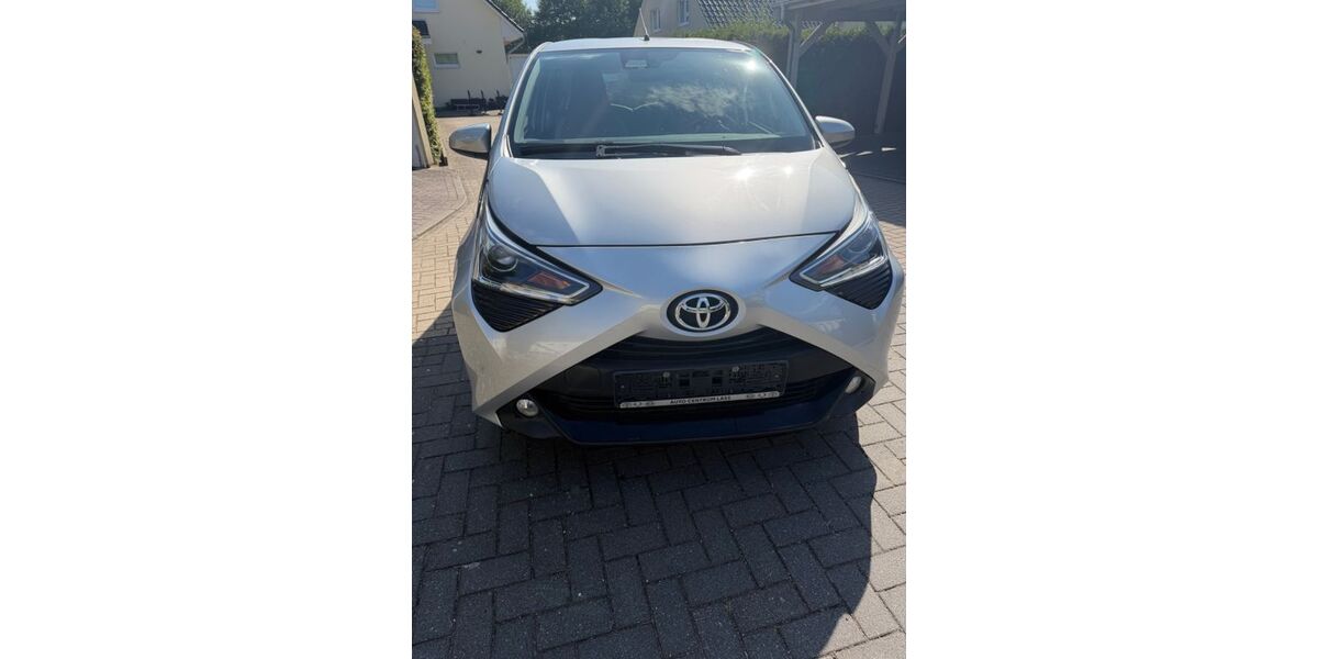 Toyota Aygo (X) 92.000 km 7.999 &euro; Kiel 24145