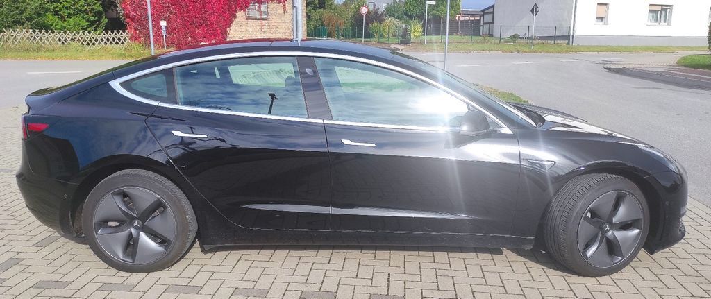 Tesla Model 3 218.000 km 16.900 € Mönchhagen 18182