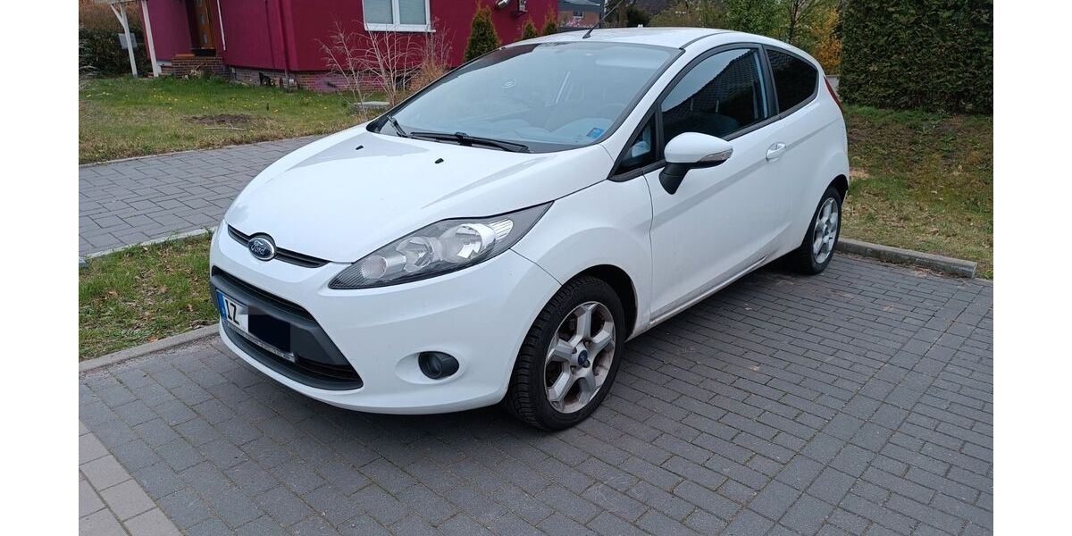 Ford Fiesta 105.000 km 2.950 &euro; Horst 25358