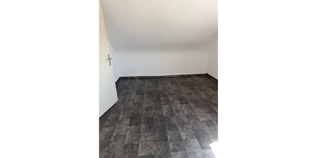 Dachgeschoßwohnung Saarlouis - 4 Zimmer, 65 m&sup2;, 470&euro; | Angebot:26449157
