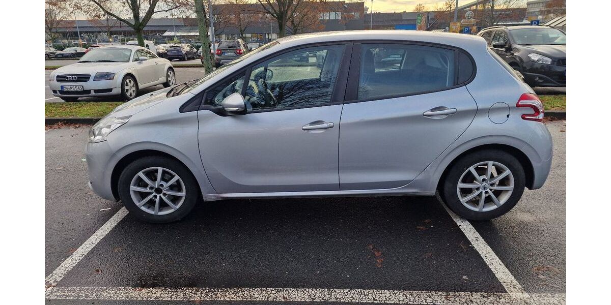 Peugeot 208 118.000 km 4.900 &euro; Frechen 50226