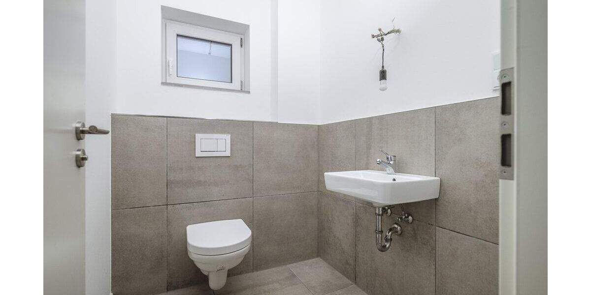 Neuwertige Eigentumswohnung im sanierten 3- Familienhaus 4 zimmer