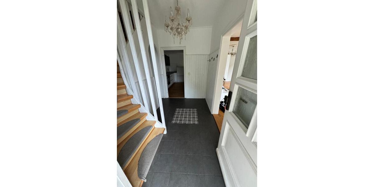 Idyllisches EFH mit großem Garten und Pool (Kauf möglich) 7 zimmer