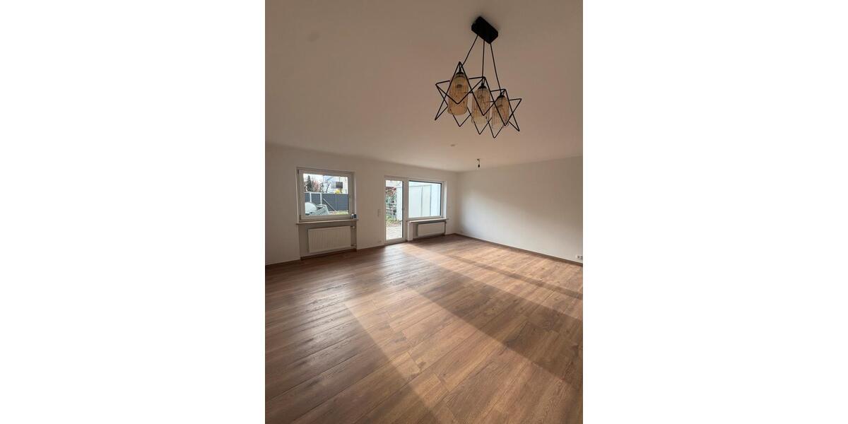 Reihenhaus Neufahrn bei Freising Mintraching-Grüneck - 7 Zimmer, 140 m&sup2;, 2.750&euro; | Angebot:26066116