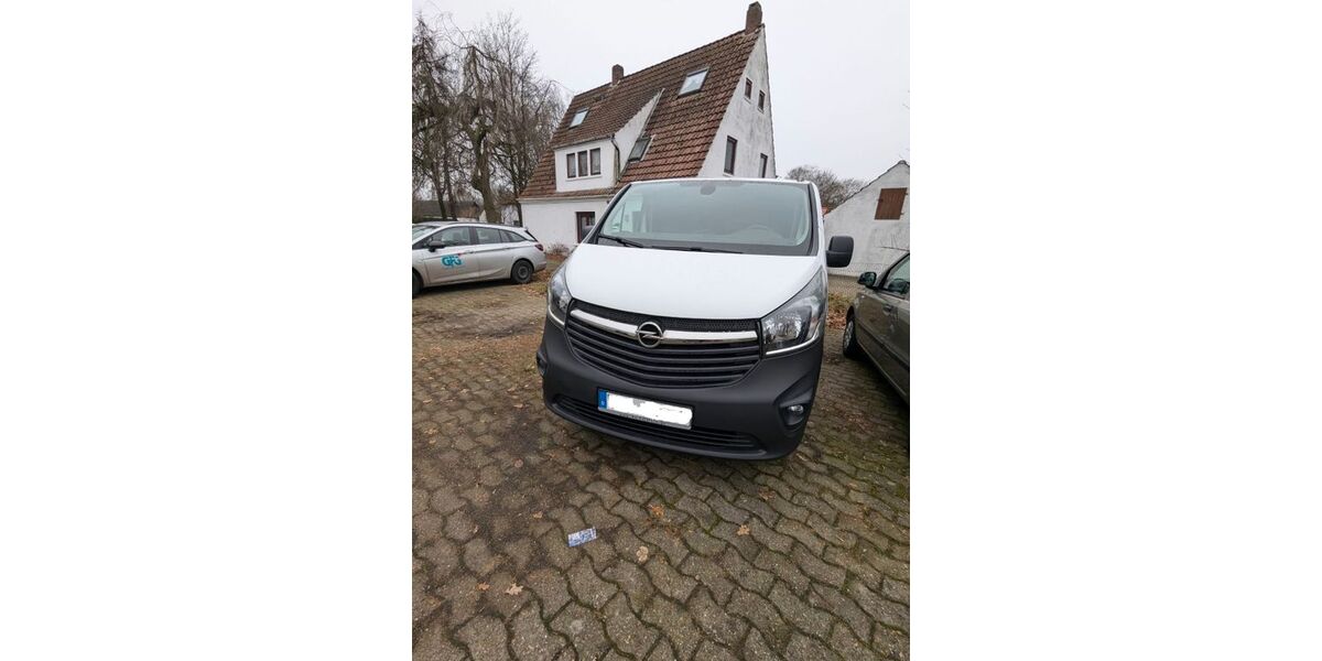 Opel Vivaro 140.000 km 12.800 &euro; Blender 27337