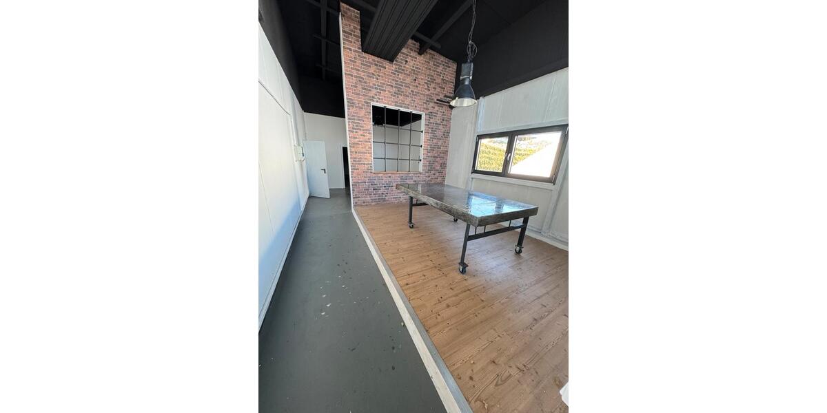 Halle gewerbl, Immobilie zur Vermietung mit Büro und Außenlager zimmer