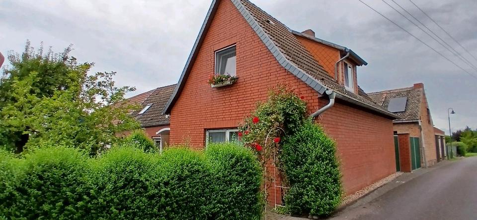Doppelhaushälfte Stendal - 7 Zimmer, 160 m&sup2;, 240.000&euro; | Angebot:25342552