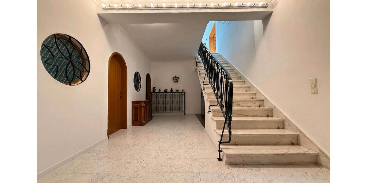 Einfamilienhaus Beverungen - 15 Zimmer, 403 m&sup2;, 379.000&euro; | Angebot:27019255