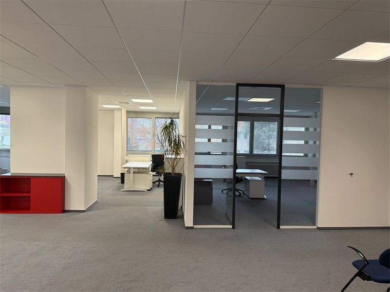 Bürofläche Nähe Autobahnausfahrt Holzhauser Str. zu mieten 6 zimmer