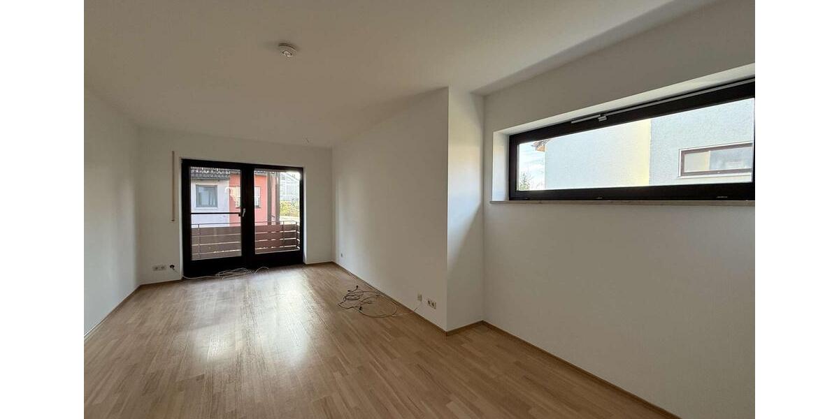 Großz. DHH beste Lage, ca. 130 m² Wfl., 5 Zi., Bj. 1983, Kanal nur 50 m entfernt, Garage + Carport ! 5 zimmer