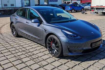 Tesla Model 3 36.962 km 32.470 &euro; Braunschweig 38112