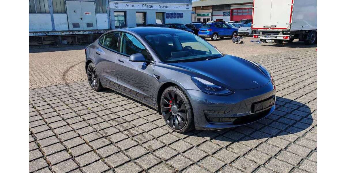 Tesla Model 3 36.962 km 32.470 &euro; Braunschweig 38112