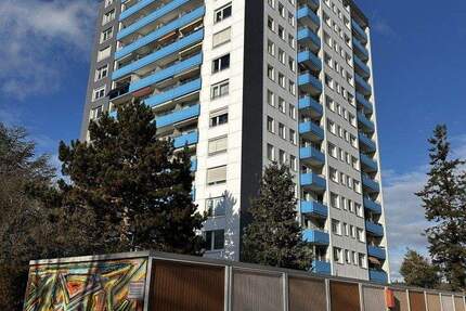 Renovierte 2-Zimmer Wohnung mit Einbauküche, Balkon und PKW-Stellplatz 2 zimmer