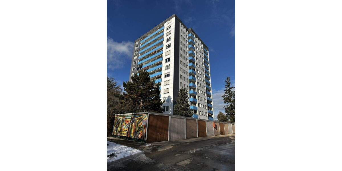 Renovierte 2-Zimmer Wohnung mit Einbauküche, Balkon und PKW-Stellplatz 2 zimmer