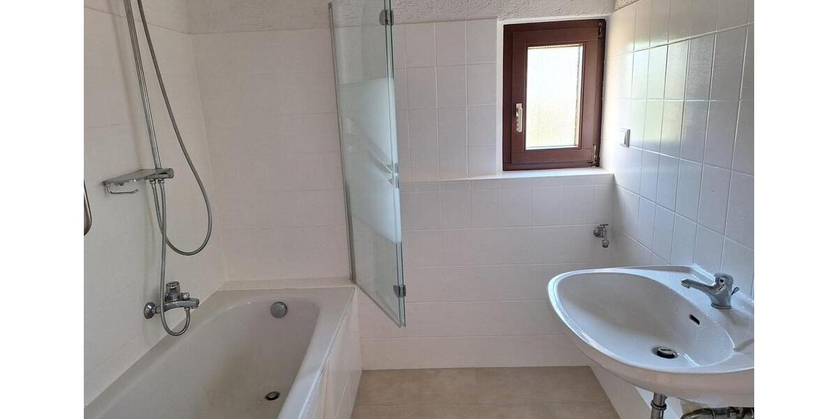 Etagenwohnung Halle (Saale) Silberhöhe - 5 Zimmer, 115 m&sup2;, 800&euro; | Angebot:25105305