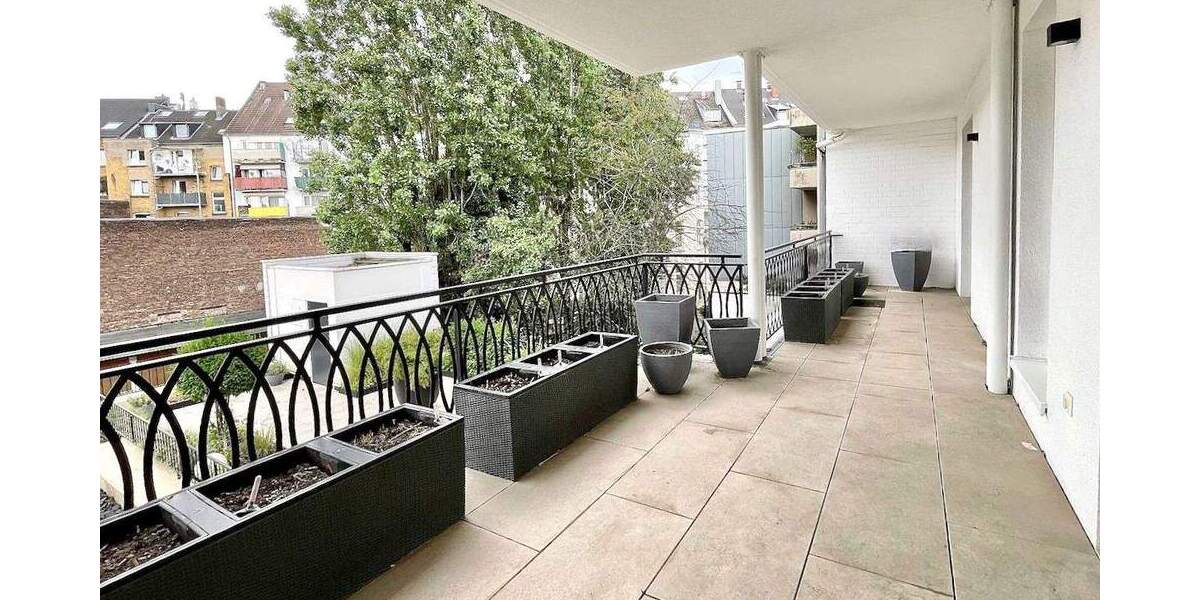 Urbaner Wohntraum: Luxuriöse Maisonette-Wohnung mit Einbauküche, großer Terrasse & Stellplätzen 3 zimmer