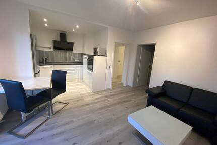 Moderne Erdgeschoßwohnung mit Garten - komplett möbliert -