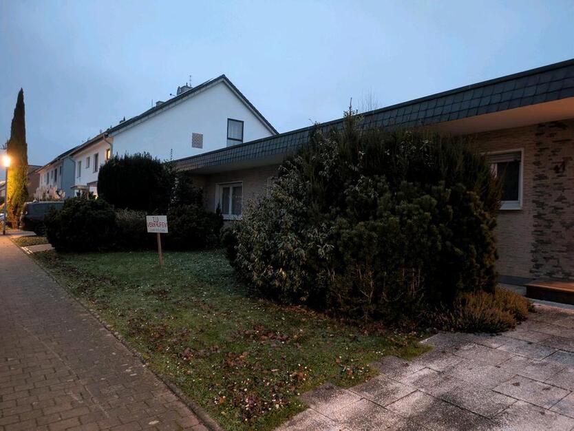 Brühl-Schwadorf , Bungalow mit großem Garten